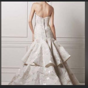 Oleg Cassini, NEW/NEVER worn, size 8, ivory trumpet wedding dress